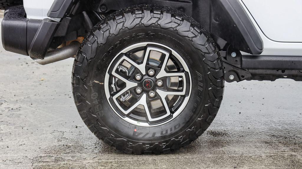 new 2025 Jeep Wrangler car, priced at $48,140