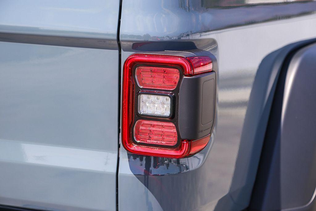 new 2025 Jeep Gladiator car, priced at $43,850