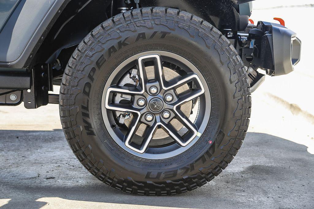 new 2025 Jeep Gladiator car, priced at $43,850