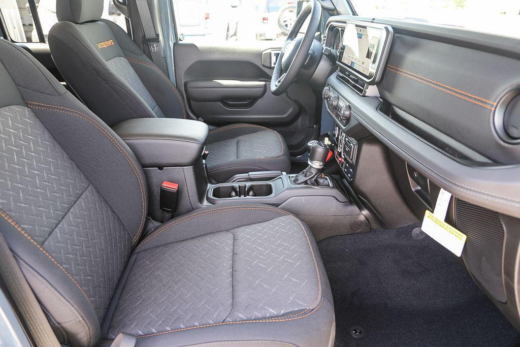 new 2025 Jeep Gladiator car, priced at $43,850