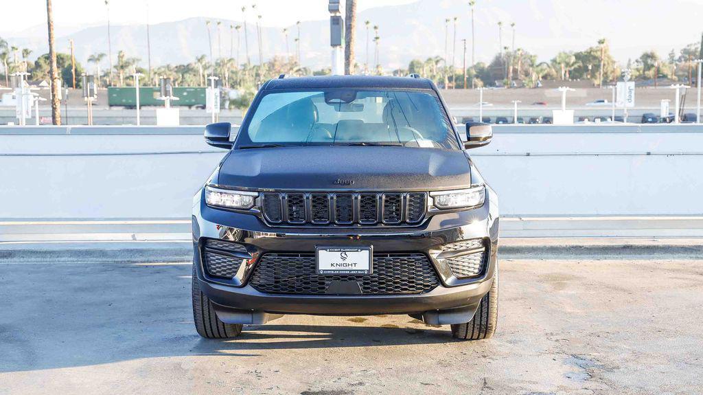 new 2025 Jeep Grand Cherokee car, priced at $35,708