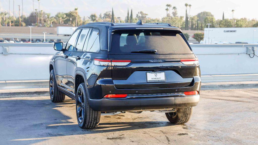 new 2025 Jeep Grand Cherokee car, priced at $35,708