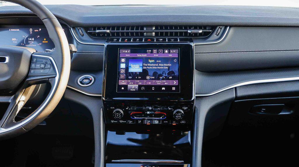 new 2025 Jeep Grand Cherokee car, priced at $35,708