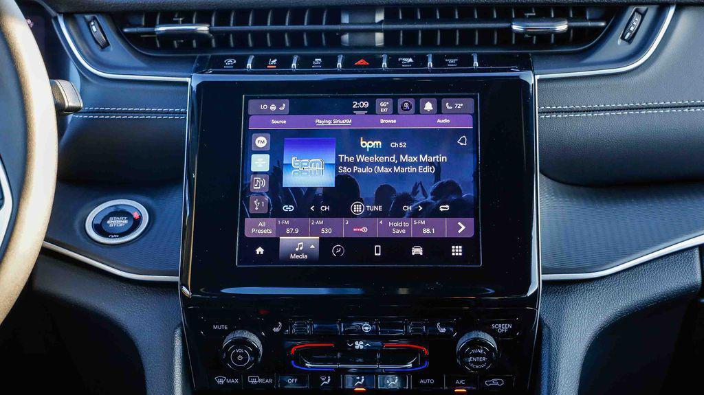 new 2025 Jeep Grand Cherokee car, priced at $35,708