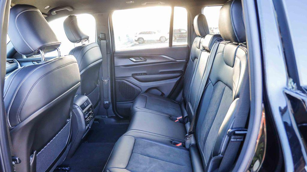 new 2025 Jeep Grand Cherokee car, priced at $35,708