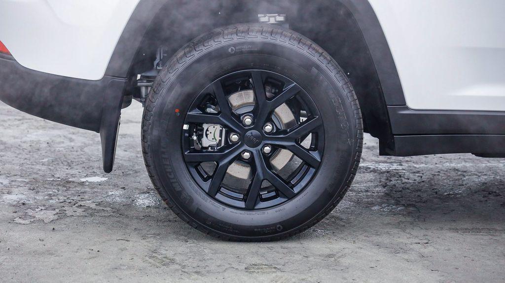 new 2025 Jeep Grand Cherokee car, priced at $38,879