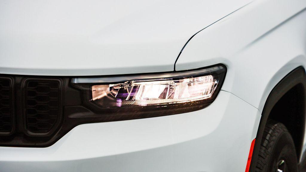 new 2025 Jeep Grand Cherokee car, priced at $36,551