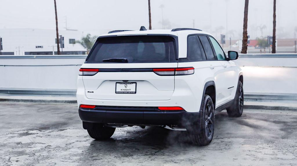 new 2025 Jeep Grand Cherokee car, priced at $38,879