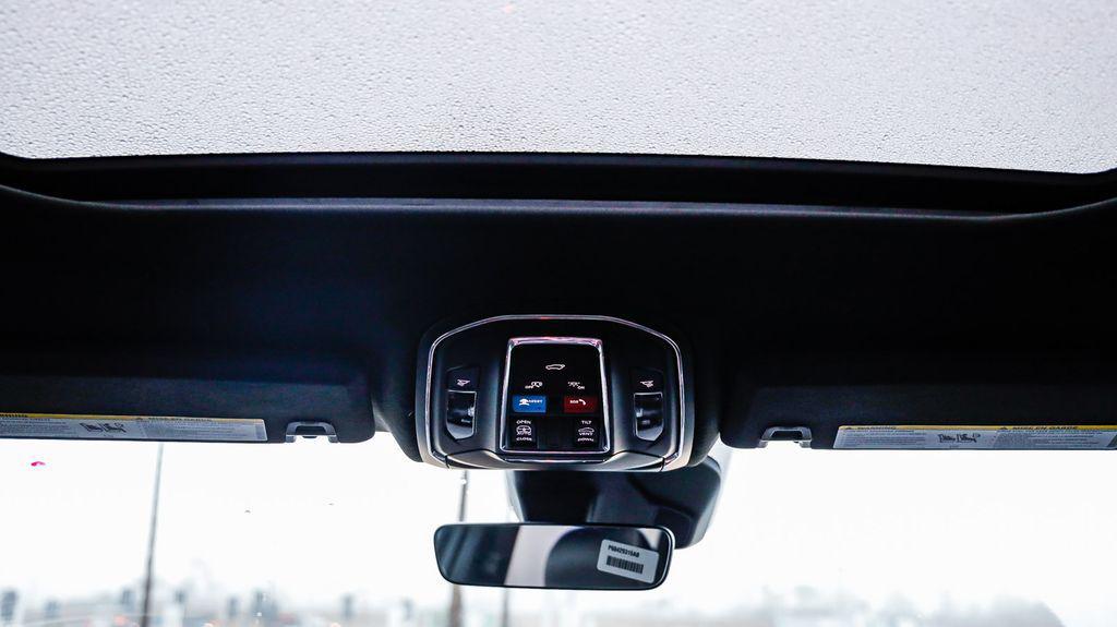 new 2025 Jeep Grand Cherokee car, priced at $38,879