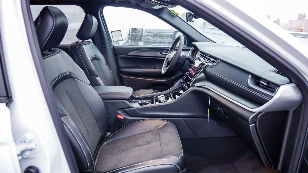 new 2025 Jeep Grand Cherokee car, priced at $36,551