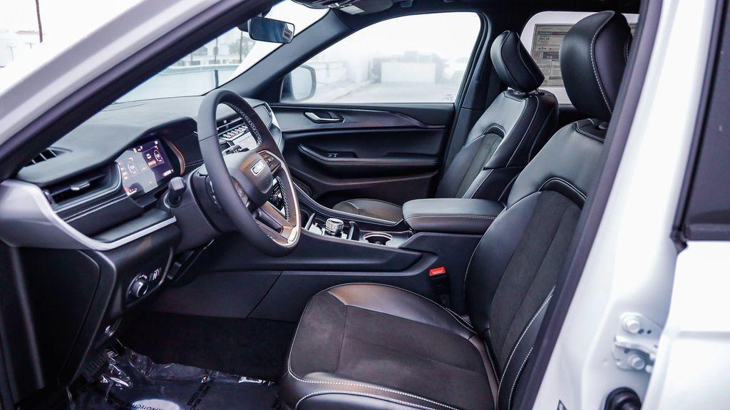 new 2025 Jeep Grand Cherokee car, priced at $36,551