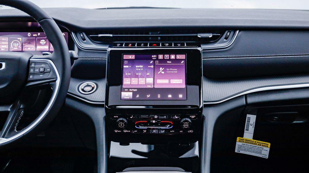 new 2025 Jeep Grand Cherokee car, priced at $38,879