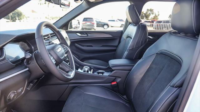 new 2025 Jeep Grand Cherokee car, priced at $37,580