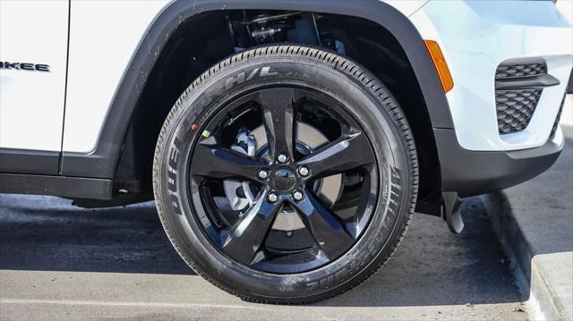 new 2025 Jeep Grand Cherokee car, priced at $37,580