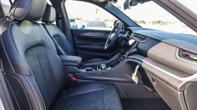 new 2025 Jeep Grand Cherokee car, priced at $37,580