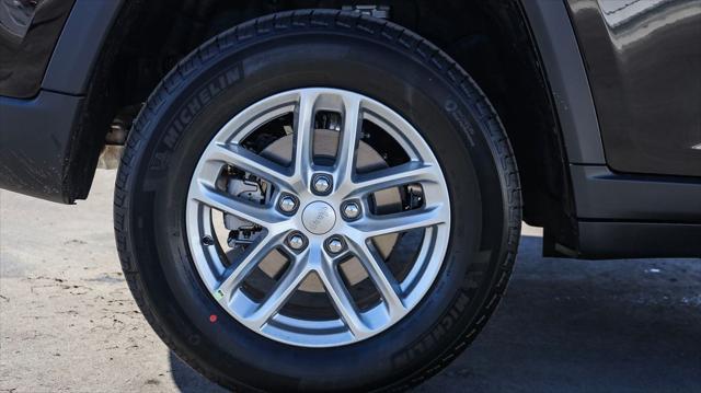 new 2025 Jeep Grand Cherokee car, priced at $31,470