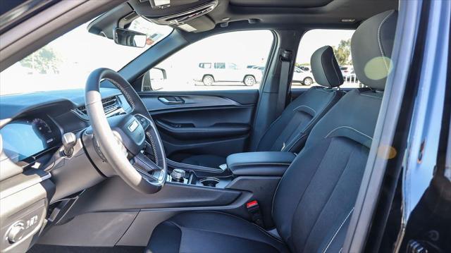 new 2025 Jeep Grand Cherokee car, priced at $31,470