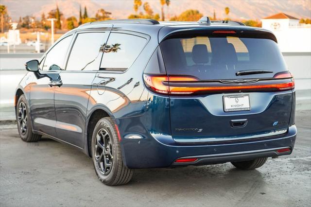 new 2025 Chrysler Pacifica Hybrid car, priced at $48,775