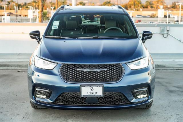 new 2025 Chrysler Pacifica Hybrid car, priced at $48,775