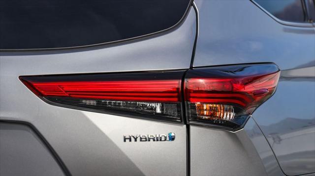 used 2021 Toyota Highlander Hybrid car, priced at $34,995