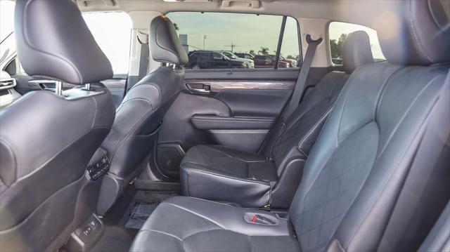 used 2021 Toyota Highlander Hybrid car, priced at $34,995