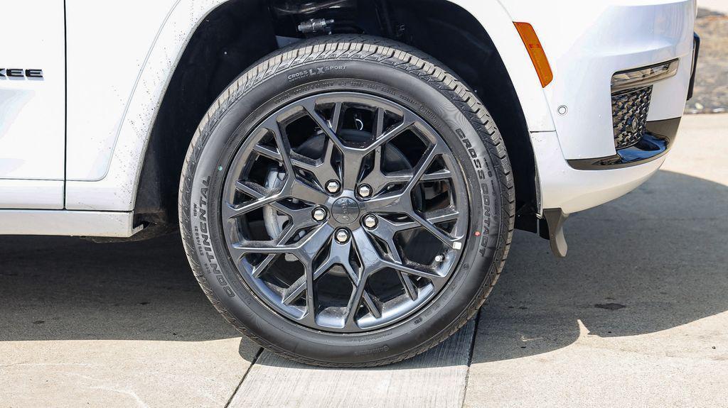 new 2025 Jeep Grand Cherokee L car, priced at $51,560