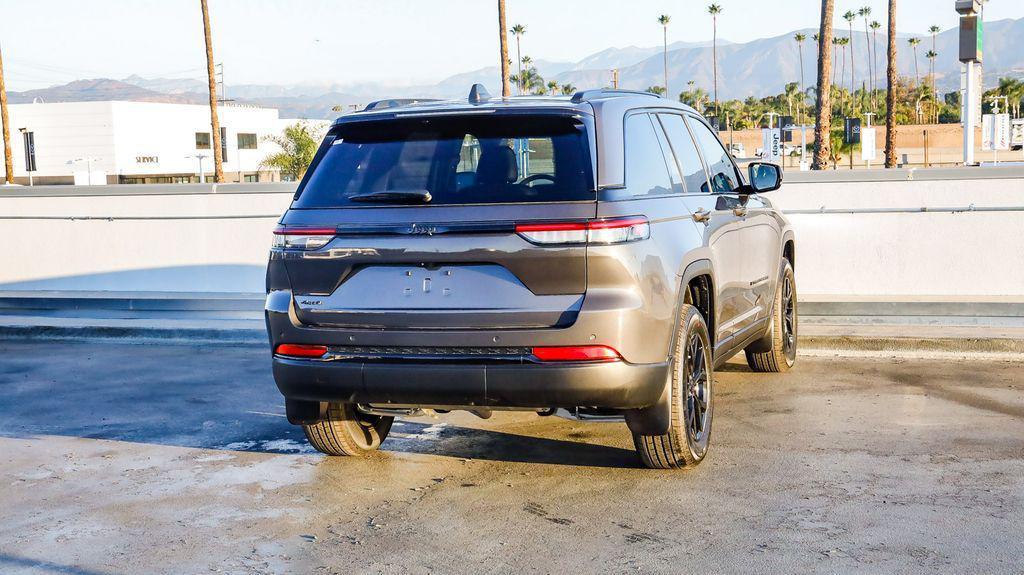new 2025 Jeep Grand Cherokee car, priced at $38,462