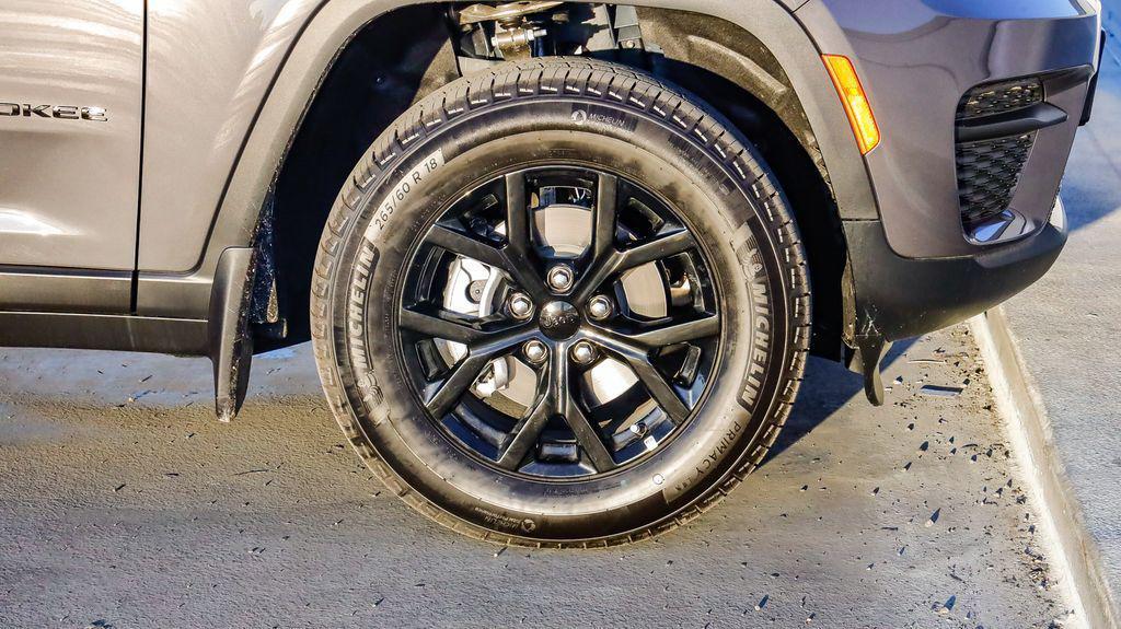 new 2025 Jeep Grand Cherokee car, priced at $38,462
