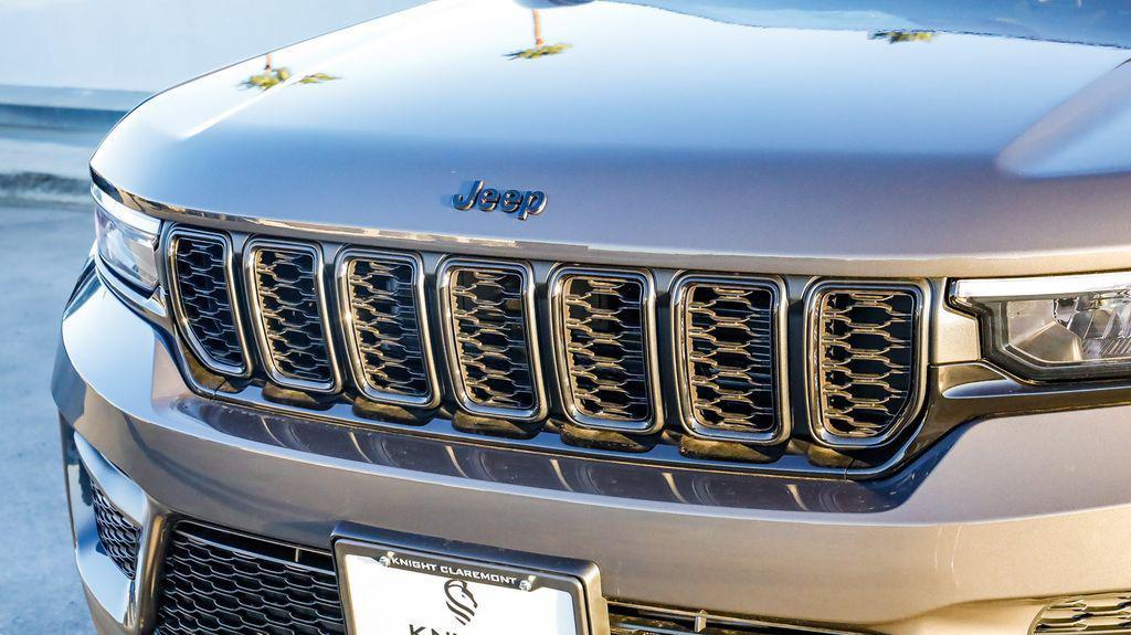 new 2025 Jeep Grand Cherokee car, priced at $38,462