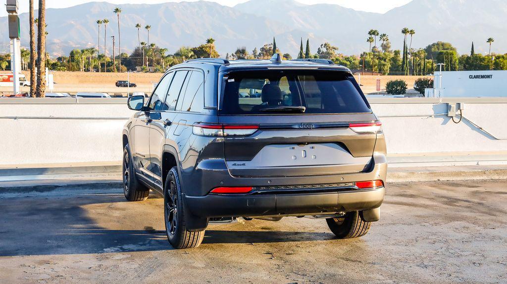 new 2025 Jeep Grand Cherokee car, priced at $38,462