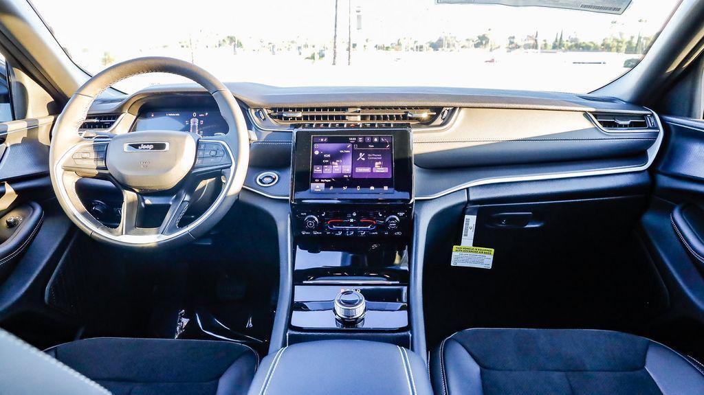 new 2025 Jeep Grand Cherokee car, priced at $38,462