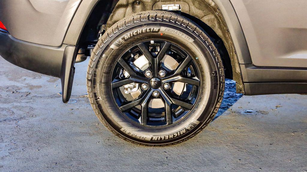 new 2025 Jeep Grand Cherokee car, priced at $38,462