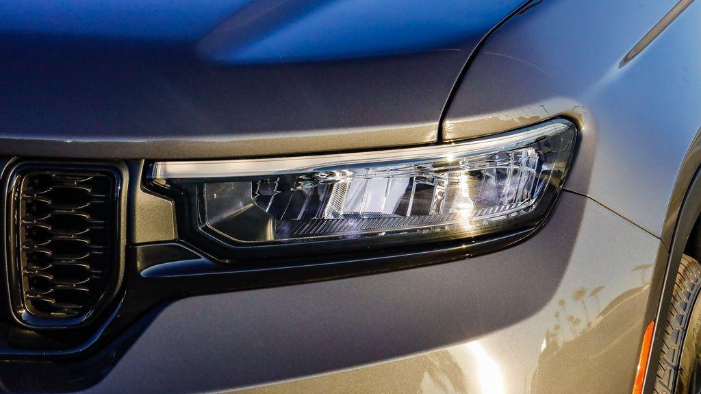 new 2025 Jeep Grand Cherokee car, priced at $38,462