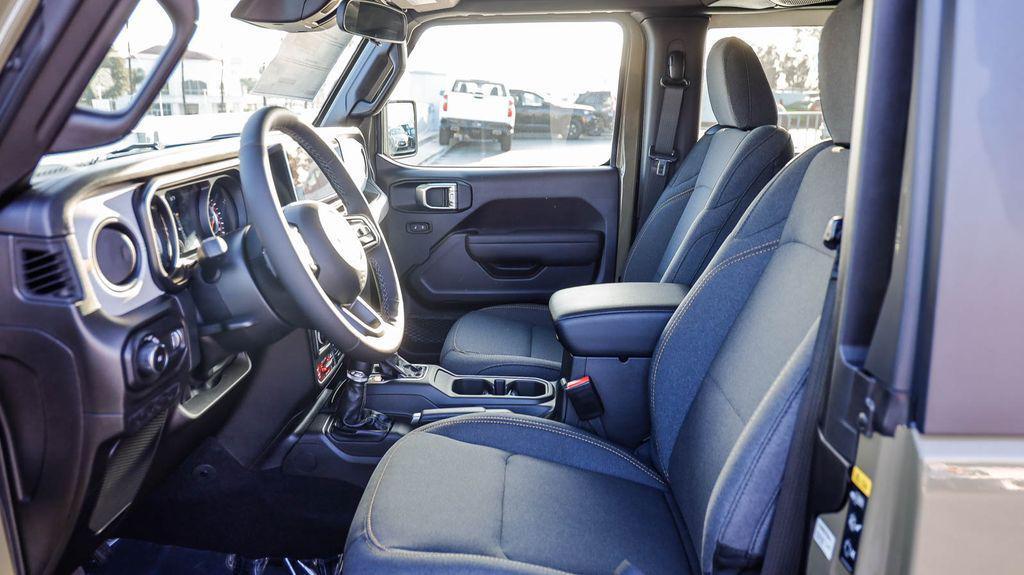 new 2025 Jeep Wrangler car, priced at $40,006