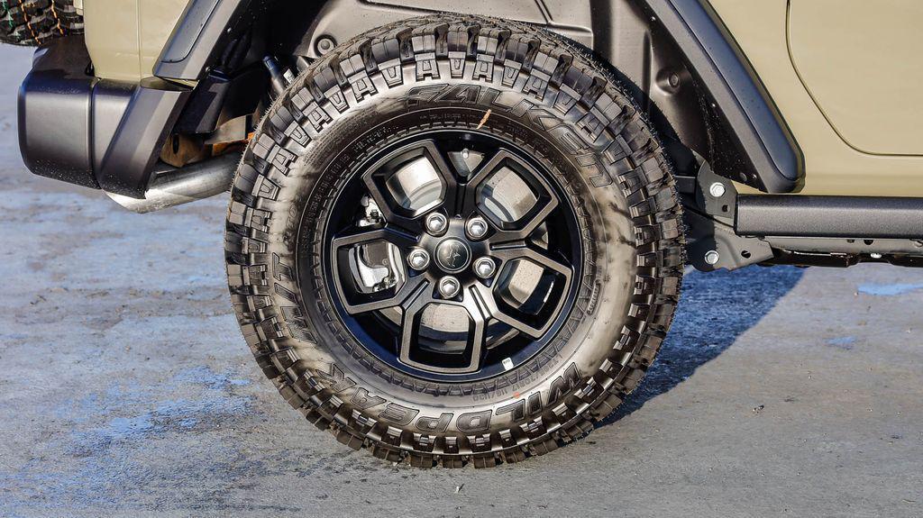 new 2025 Jeep Wrangler car, priced at $40,006