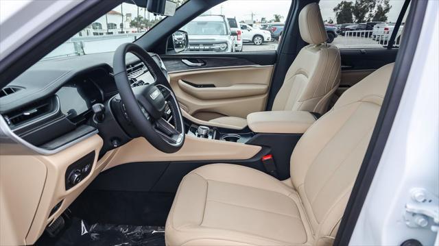 new 2025 Jeep Grand Cherokee car, priced at $41,590
