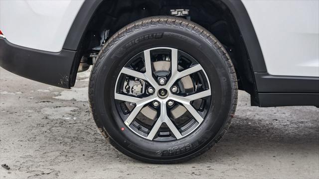 new 2025 Jeep Grand Cherokee car, priced at $41,590
