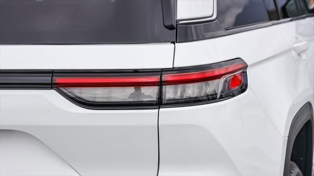 new 2025 Jeep Grand Cherokee car, priced at $41,590