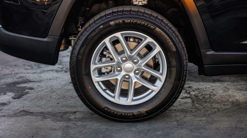 new 2025 Jeep Grand Cherokee car, priced at $36,537