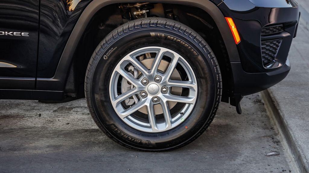new 2025 Jeep Grand Cherokee car, priced at $36,537