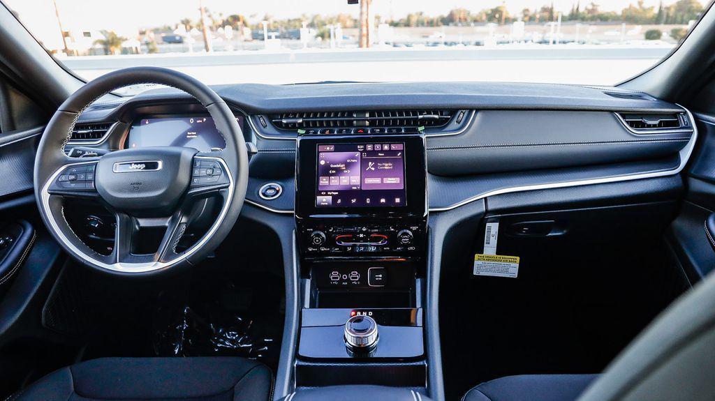 new 2025 Jeep Grand Cherokee car, priced at $36,537