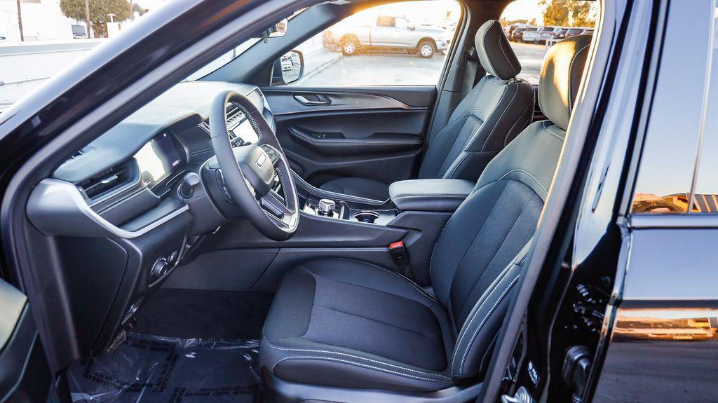 new 2025 Jeep Grand Cherokee car, priced at $36,537