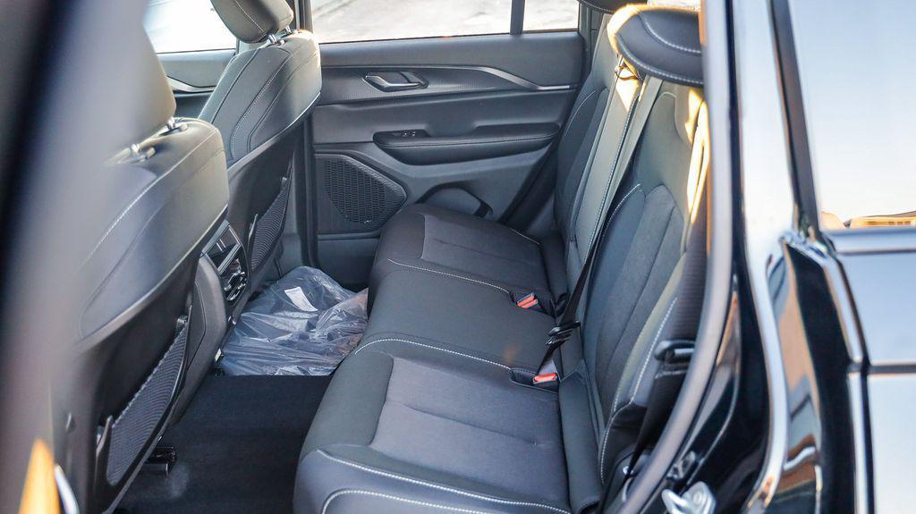 new 2025 Jeep Grand Cherokee car, priced at $36,537
