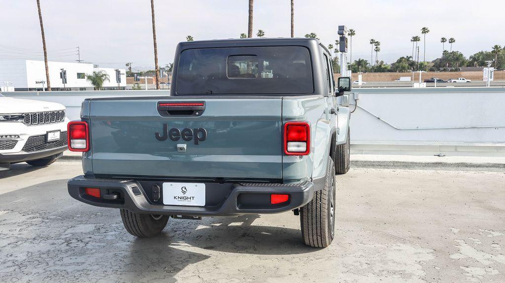 new 2025 Jeep Gladiator car, priced at $37,265