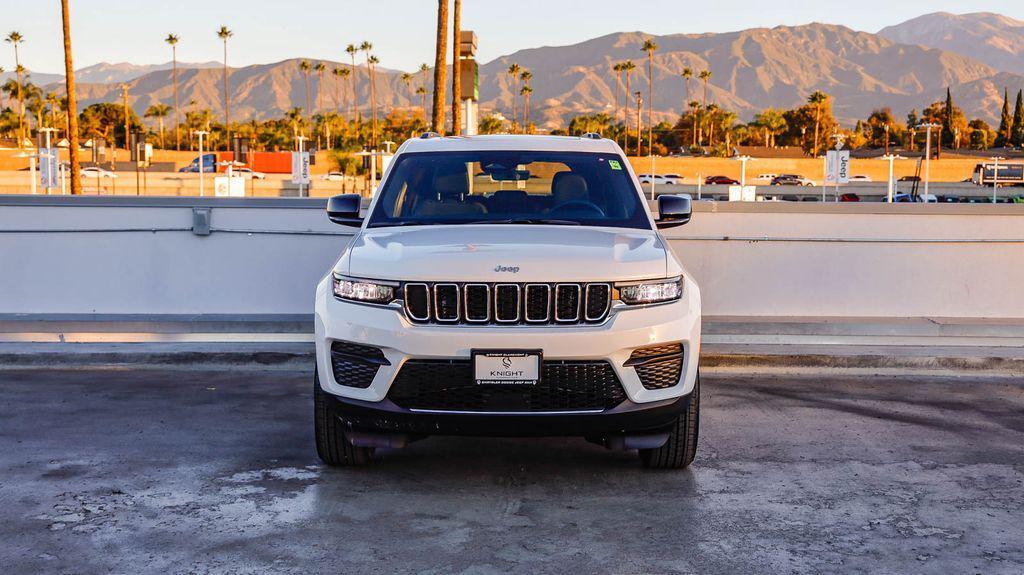 new 2025 Jeep Grand Cherokee car, priced at $35,170