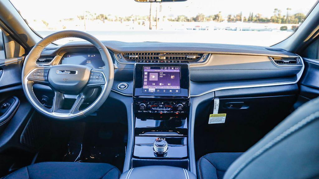 new 2025 Jeep Grand Cherokee car, priced at $35,170