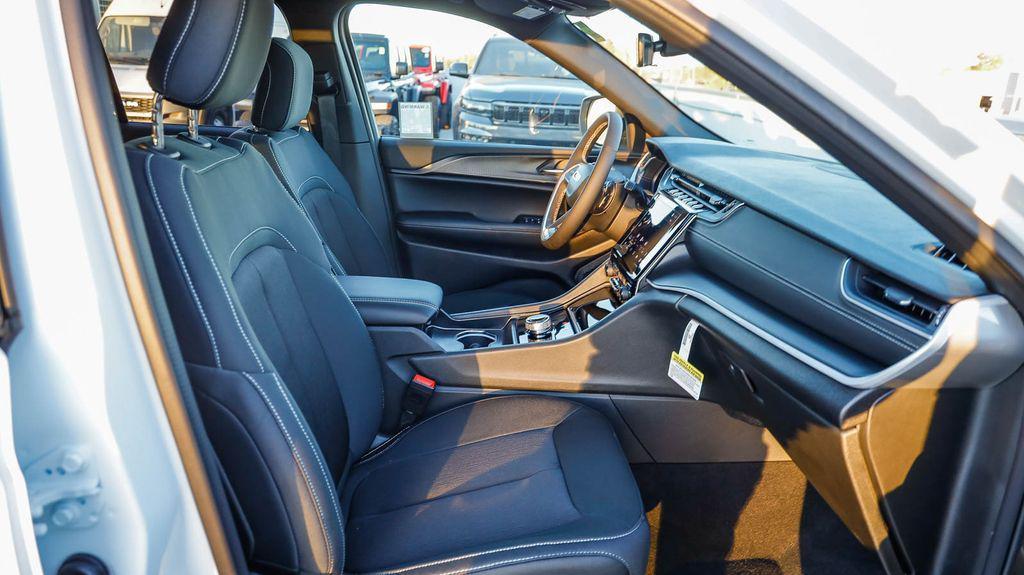 new 2025 Jeep Grand Cherokee car, priced at $35,170