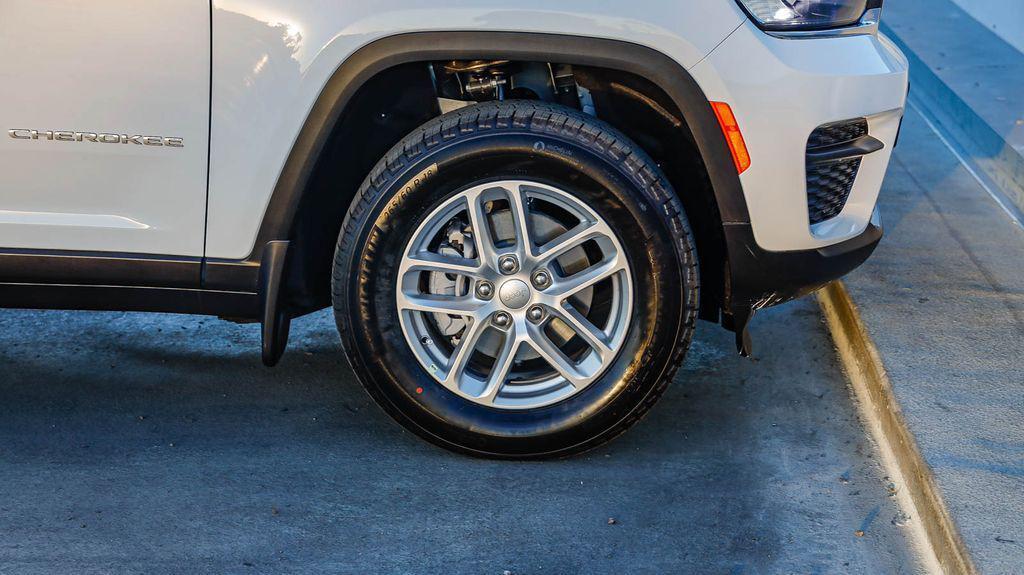 new 2025 Jeep Grand Cherokee car, priced at $35,170