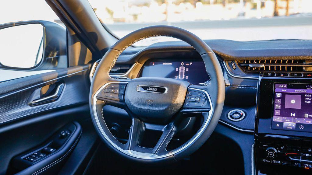 new 2025 Jeep Grand Cherokee car, priced at $35,170
