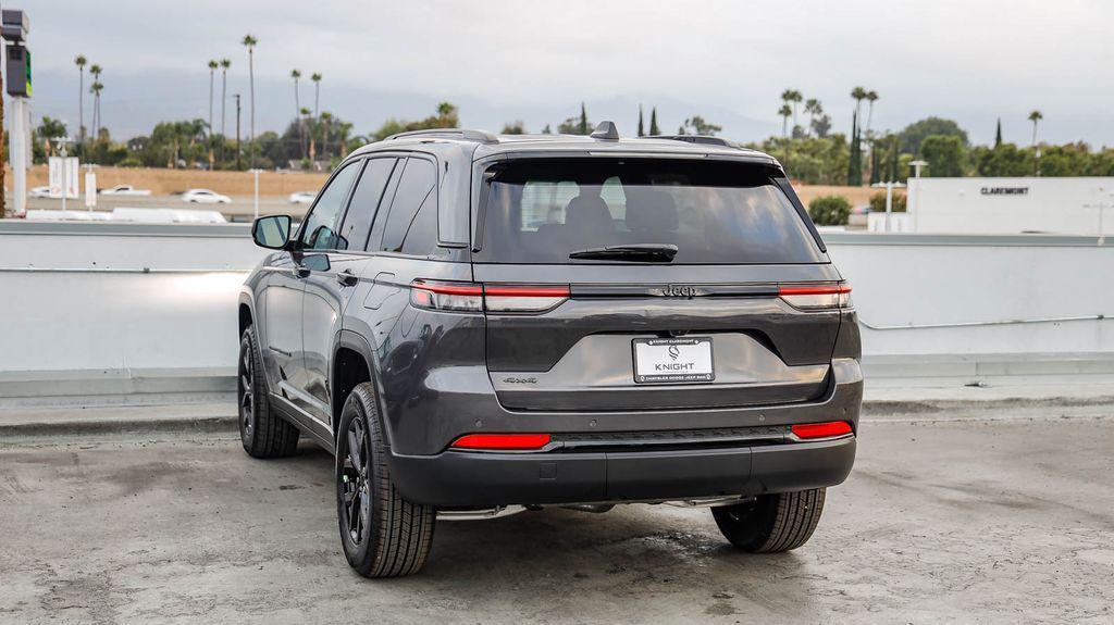 new 2025 Jeep Grand Cherokee car, priced at $36,555